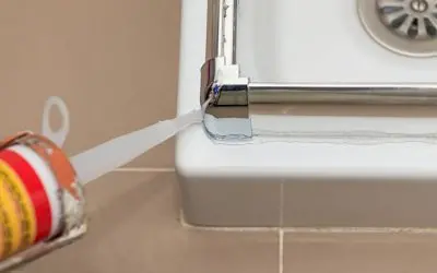 Comment refaire des joints de douche facilement ?